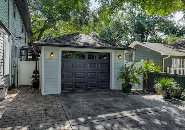 Photo 4 of Townhouse for sale at 843 Altaloma Ave, Orlando, FL 32803 | MLS# S5156308 | Listing updated on 2026-10-28