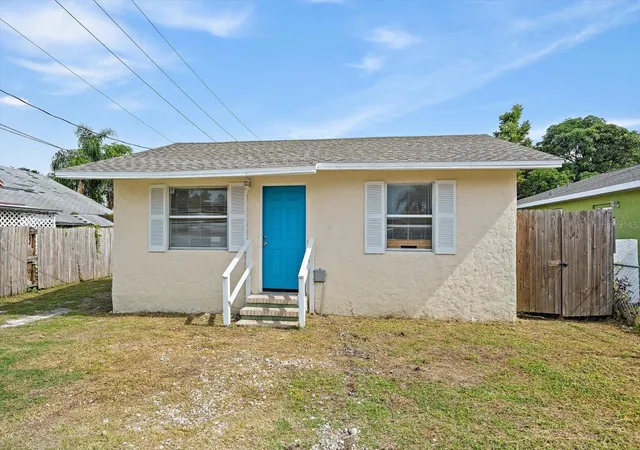 Photo 1 of Single family home for sale at 516 29th St E, Palmetto, FL 34221 | MLS# A4704066 | Listing updated on 2026-10-06