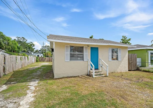 Photo 2 of Single family home for sale at 516 29th St E, Palmetto, FL 34221 | MLS# A4704066 | Listing updated on 2026-10-06