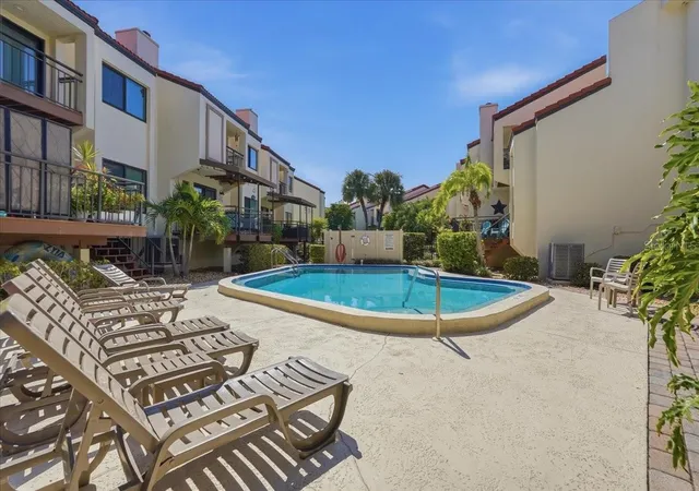 4th image of 240 Windward Psge #702, Clearwater Beach, FL 33767 | MLS# TB8542493