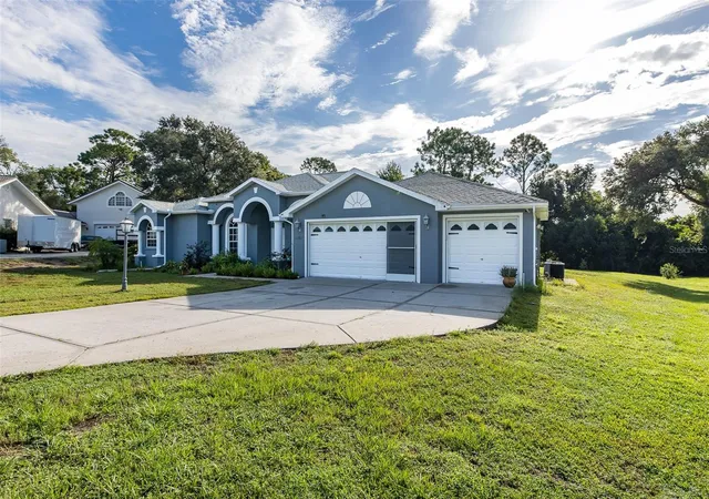 Photo 3 of Single family home for sale at 11382 Doxsey Hl Cir, Spring Hill, FL 34609 | MLS# W7888909 | Listing updated on 2026-09-01