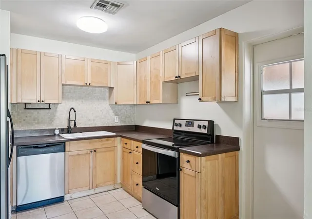 Photo 4 of Single family home for sale at 509 Hillside Ave, Orlando, FL 32803 | MLS# O6436629 | Listing updated on 2026-08-28
