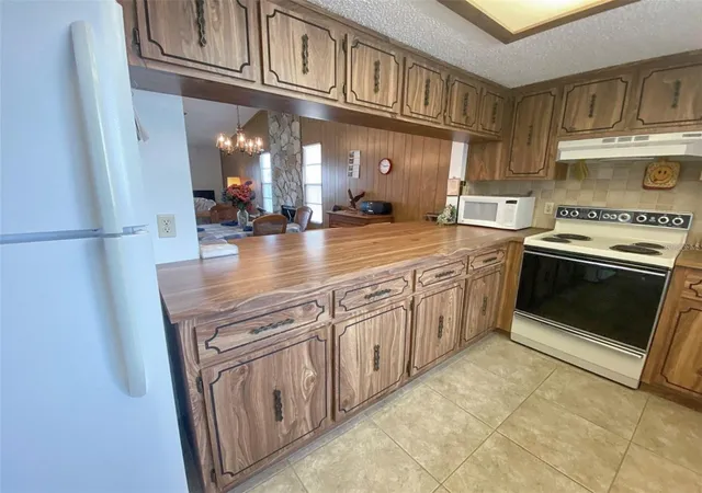 Listing Photo 4 - Condo for sale in building located at 9940 Eagles Pt Cir, PORT RICHEY, FL 34668 - Unit #4