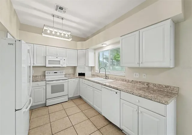 Photo 4 of Single family home for sale at 19431 Sandy Springs Cir, Lutz, FL 33558 | MLS# O6436646 | Listing updated on 2026-09-02