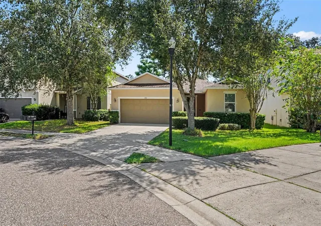 Photo 2 of Single family home for sale at 1102 Canyon Oaks Dr, Brandon, FL 33510 | MLS# O6436647 | Listing updated on 2026-08-29