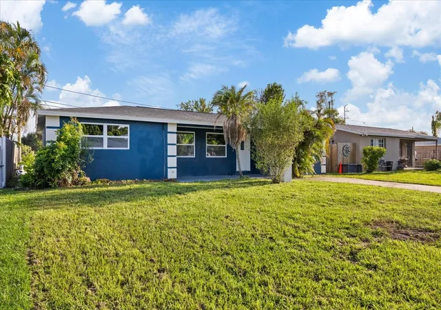 Photo 3 of Single family home for sale at 2698 46th Ave N, St Petersburg, FL 33714 | MLS# W7888912 | Listing updated on 2026-09-08