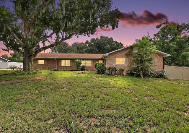 Photo 1 of Single family home for sale at 5 Hermosa Dr, Eustis, FL 32726 | MLS# G5116979 | Listing updated on 2026-08-27