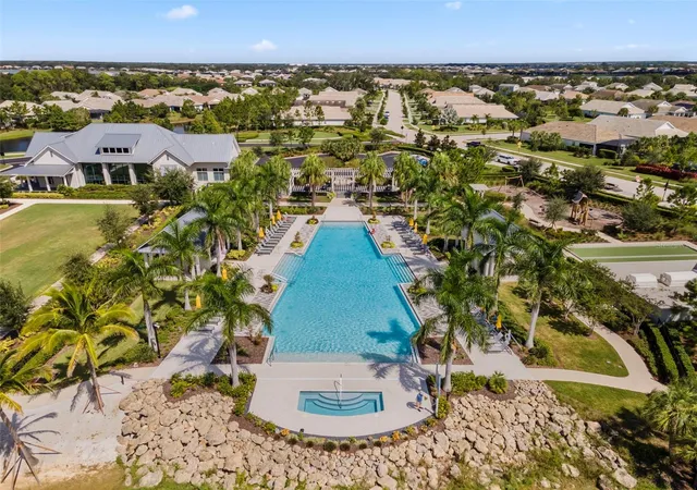 Photo 4 of Single family home for sale at 1003 Waterline Ct, Sarasota, FL 34240 | MLS# A4704078 | Listing updated on 2026-10-20