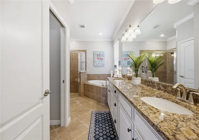 Photo 4 of Single family home for sale at 13834 Vancanza Dr, Venice, FL 34293 | MLS# A4704082 | Listing updated on 2026-09-01
