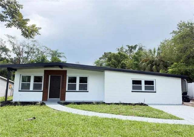 Photo 1 of Single family home for sale at 9505 N Willow Ave, Tampa, FL 33612 | MLS# TB8542566 | Listing updated on 2026-09-30