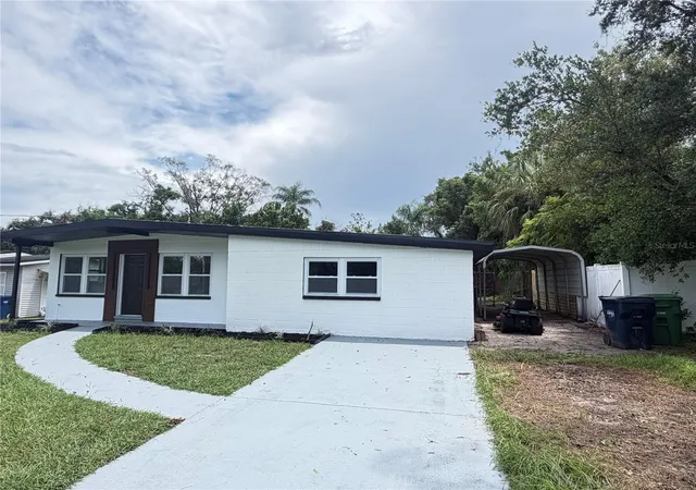 Photo 2 of Single family home for sale at 9505 N Willow Ave, Tampa, FL 33612 | MLS# TB8542566 | Listing updated on 2026-09-30