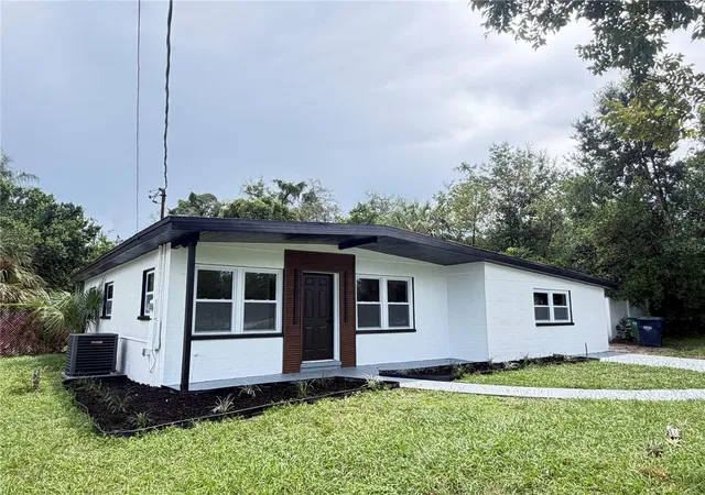 Photo 3 of Single family home for sale at 9505 N Willow Ave, Tampa, FL 33612 | MLS# TB8542566 | Listing updated on 2026-09-30