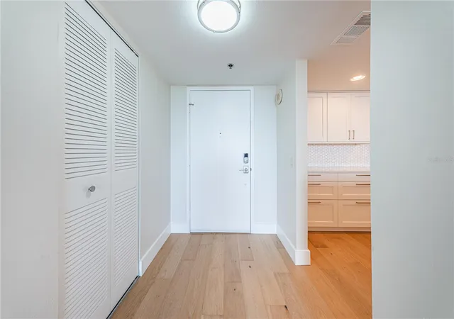 Listing Photo 4 - Condo for sale in building located at 6322 Palma Del Mar Blvd S, St. Petersburg, FL 33715 - Unit #705