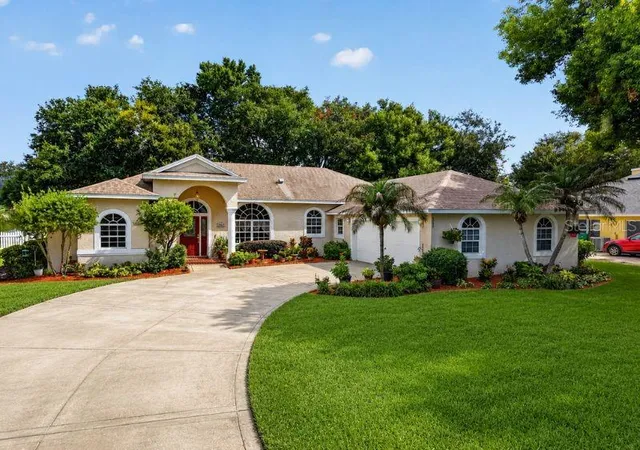 Photo 1 of Single family home for sale at 3237 Indian Trl, Eustis, FL 32726 | MLS# G5116981 | Listing updated on 2026-08-30