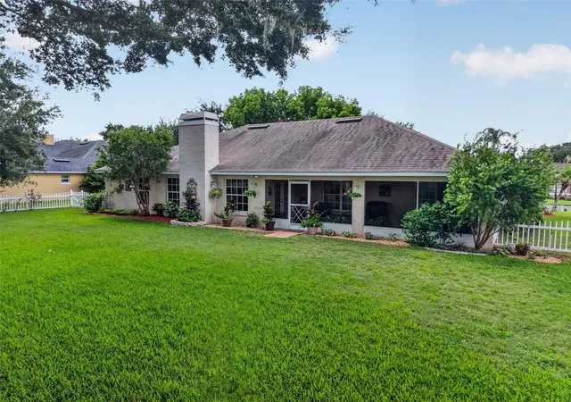 Photo 4 of Single family home for sale at 3237 Indian Trl, Eustis, FL 32726 | MLS# G5116981 | Listing updated on 2026-08-30