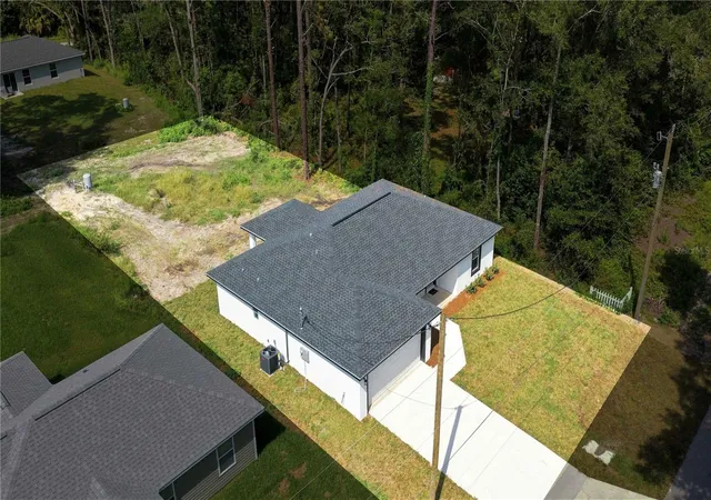 Photo 2 of Single family home for sale at 20615 Sw Robin Dr, Dunnellon, FL 34431 | MLS# OM731089 | Listing updated on 2026-08-28