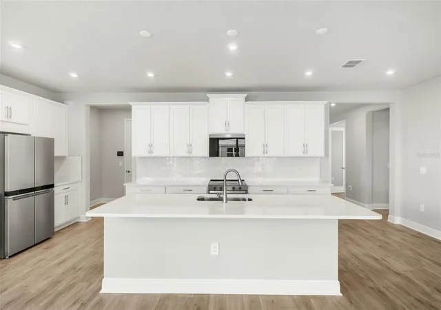 Photo 5 of Single family home for sale at 18311 Chromata Dr, Venice, FL 34293 | MLS# TB8542576 | Listing updated on 2026-08-29