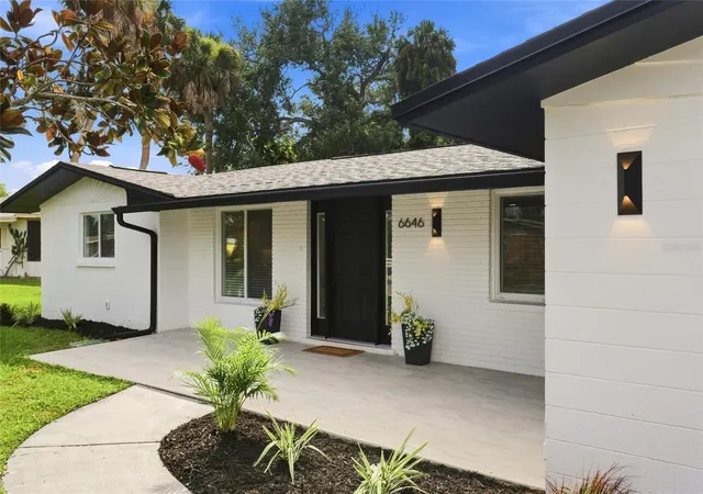 2nd image of 6646 Glades Wy, Sarasota, FL 34231 | MLS# O6436687