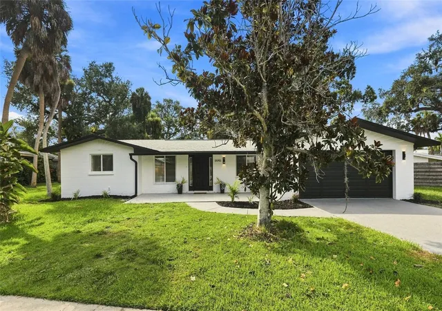 3rd image of 6646 Glades Wy, Sarasota, FL 34231 | MLS# O6436687