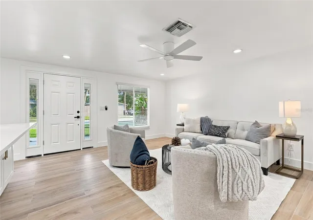 5th image of 6646 Glades Wy, Sarasota, FL 34231 | MLS# O6436687