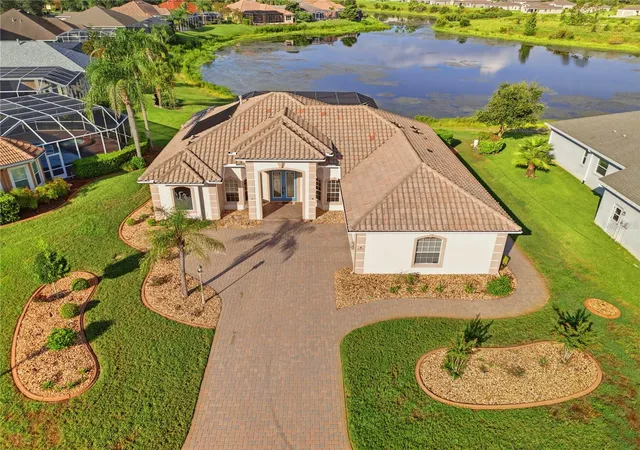 Photo 2 of Single family home for sale at 9271 Westshore Dr, Weeki Wachee, FL 34613 | MLS# W7888916 | Listing updated on 2026-09-01