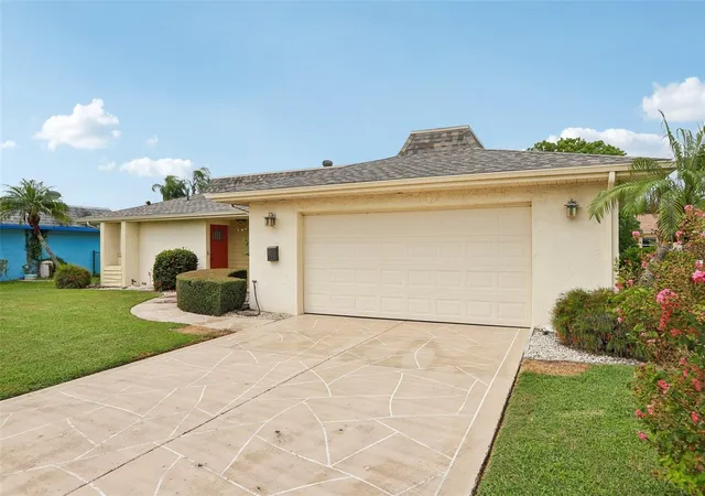 Photo 2 of Single family home for sale at 609 Allegheny Dr, Sun City Center, FL 33573 | MLS# TB8542590 | Listing updated on 2026-09-15