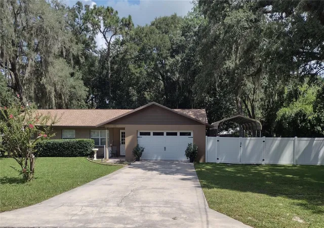 Single family home for sale at 2301 Ne 32Nd Pl, OCALA, FL 34479 | MLS# O6436696