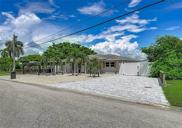 Photo 3 of Single family home for sale at 6835 Georgia Ave, Bradenton, FL 34207 | MLS# A4704093 | Listing updated on 2026-10-06