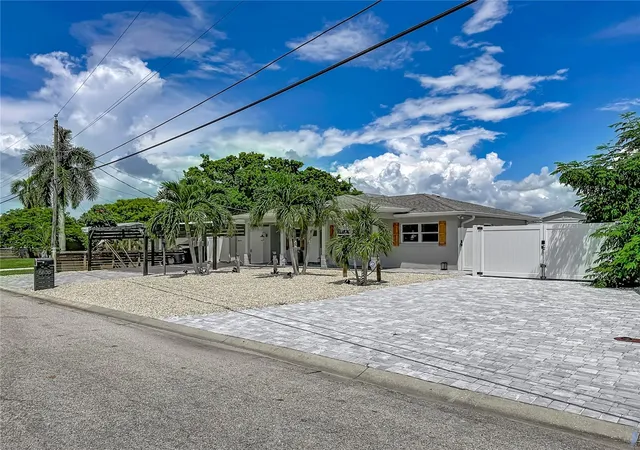 Photo 3 of Single family home for sale at 6835 Georgia Ave, Bradenton, FL 34207 | MLS# A4704093 | Listing updated on 2026-10-06