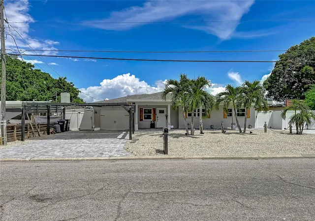 Photo 4 of Single family home for sale at 6835 Georgia Ave, Bradenton, FL 34207 | MLS# A4704093 | Listing updated on 2026-10-06