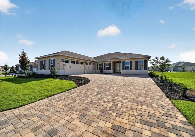 Photo 4 of Sale Pending at 10302 SW 84th Street Rd, Ocala, FL 34481 | MLS# OM731095 | Listing updated on 2026-09-04