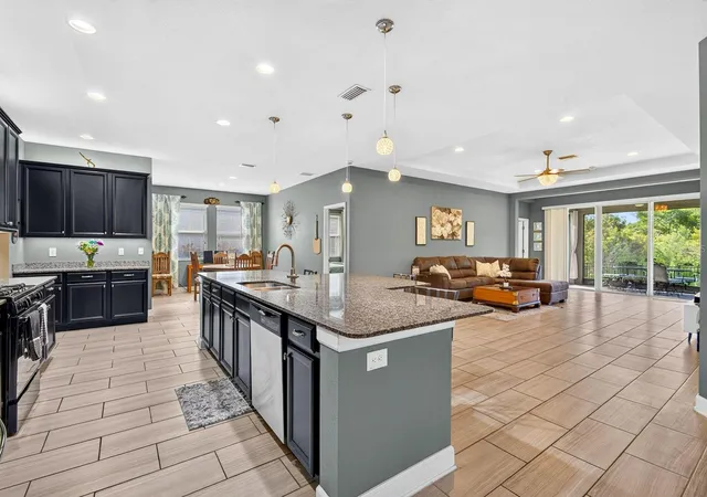 Photo 3 of Single family home for sale at 792 Rosemary Cir, Bradenton, FL 34212 | MLS# A4704098 | Listing updated on 2026-10-02