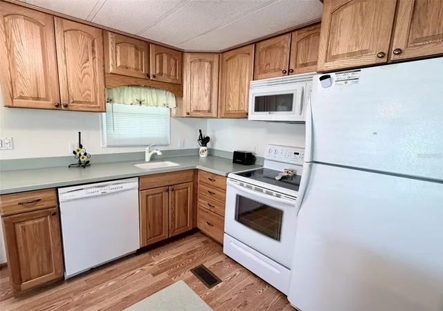 Photo 3 of Manufactured home for sale at 2068 Ca D Oro Dr, Sarasota, FL 34238 | MLS# TB8542611 | Listing updated on 2026-09-04