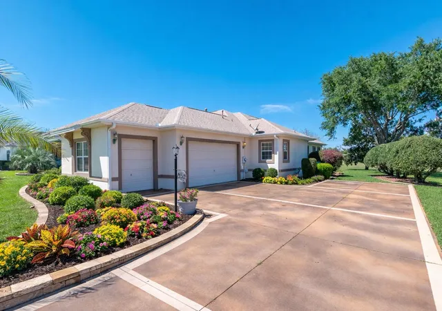 Photo 3 of Single family home for sale at 1670 Saint James Cir, The Villages, FL 32162 | MLS# V4950915 | Listing updated on 2026-10-08