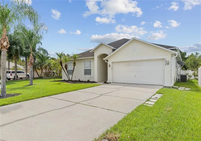 Photo 3 of Single family home for sale at 14424 Babylon Way, Orlando, FL 32824 | MLS# O6436718 | Listing updated on 2026-09-01