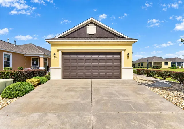Photo 3 of Single family home for sale at 9947 Sw 100Th Terrace Rd, Ocala, FL 34481 | MLS# OM731105 | Listing updated on 2026-10-28