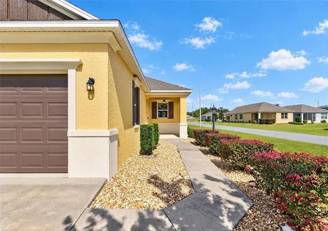 Photo 4 of Single family home for sale at 9947 Sw 100Th Terrace Rd, Ocala, FL 34481 | MLS# OM731105 | Listing updated on 2026-10-28