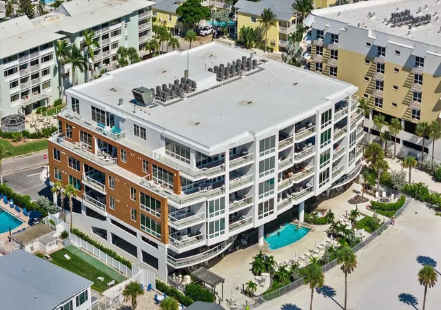 Listing Photo 3 - Condo for sale in building located at 1035 Seaside Dr, Sarasota, FL 34242 - Unit #502