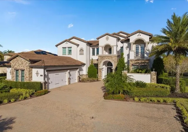 Photo 3 of Single family home for sale at 4302 Isabella Cir, Windermere, FL 34786 | MLS# O6436735 | Listing updated on 2026-09-25