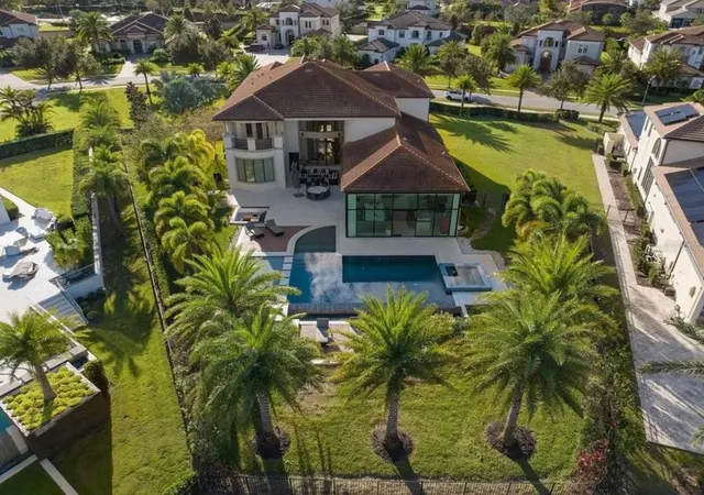 Photo 90 of Mansion for sale at 4302 Isabella Cir, Windermere, FL 34786 | MLS# O6436735 | Listing updated on 2026-08-27