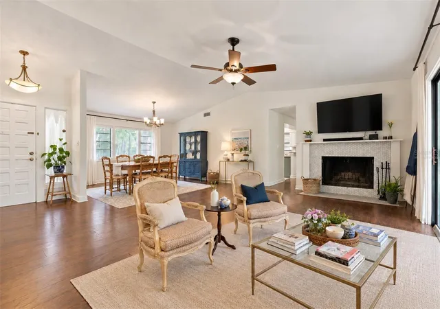 Photo 2 of Single family home for sale at 9520 Nw 6th Pl, Gainesville, FL 32607 | MLS# GC543017 | Listing updated on 2026-10-20