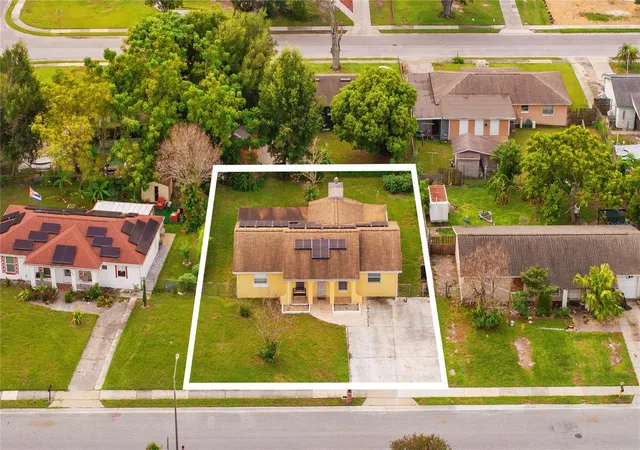 Photo 15 of Single family home for sale at 558 Broadmoor Dr, ORLANDO, FL 32809 | MLS# TB8542664 | Listing updated on 2026-10-06