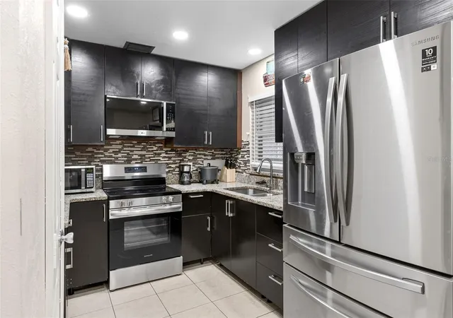 Photo 4 of Single family home for sale at 558 Broadmoor Dr, Orlando, FL 32809 | MLS# TB8542664 | Listing updated on 2026-09-05