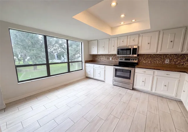 Listing Photo 4 - Condo for sale in building located at 4747 Puritan Cir, TAMPA, FL 33617 - Unit #523