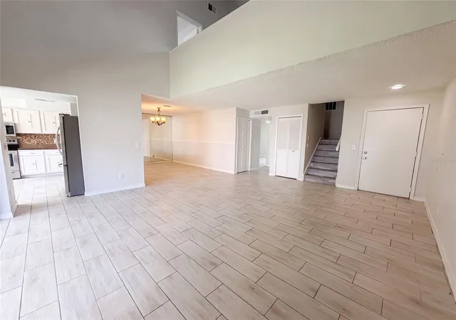 Listing Photo 5 - Condo for sale in building located at 4747 Puritan Cir, TAMPA, FL 33617 - Unit #523