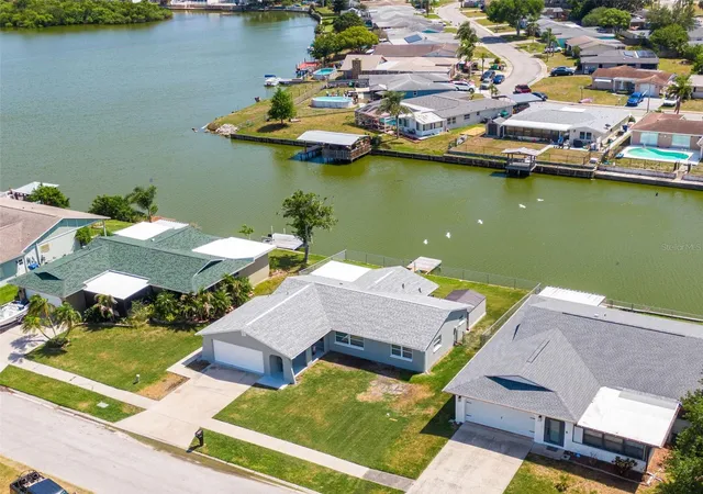 Photo 2 of Single family home for sale at 3132 Jackson Dr, Holiday, FL 34691 | MLS# W7888925 | Listing updated on 2026-09-04