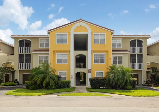 Photo 2 of Condo for sale at 5500 Bentgrass Dr #6-203, Sarasota, FL 34235 | MLS# A4704121 | Listing updated on 2026-10-04