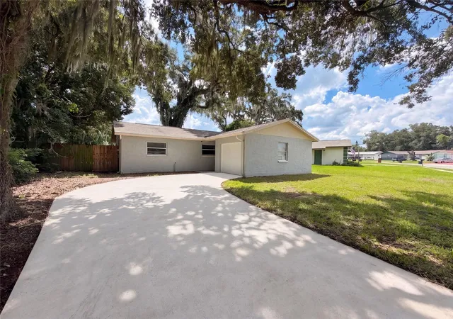 Photo 1 of Single family home for sale at 121 Inwood Cir, Brandon, FL 33510 | MLS# O6436784 | Listing updated on 2026-08-27