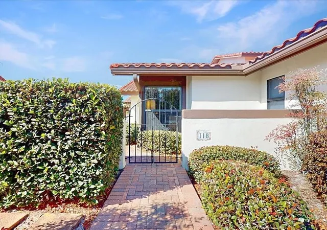 Townhouse for sale at 118 Coventry Ln, HAINES CITY, FL 33844 | MLS# O6436787