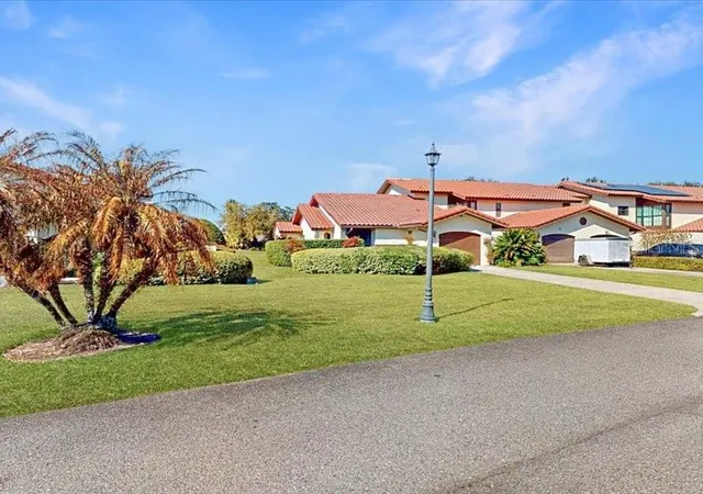 Photo 3 of Townhouse for sale at 118 Coventry Ln, Haines City, FL 33844 | MLS# O6436787 | Listing updated on 2026-09-05